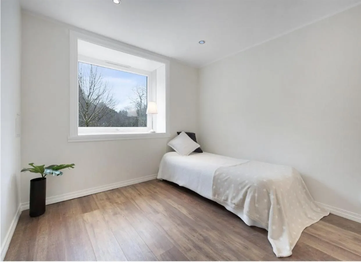 5-Bedroom Apartment In Asane, Μπέργκεν